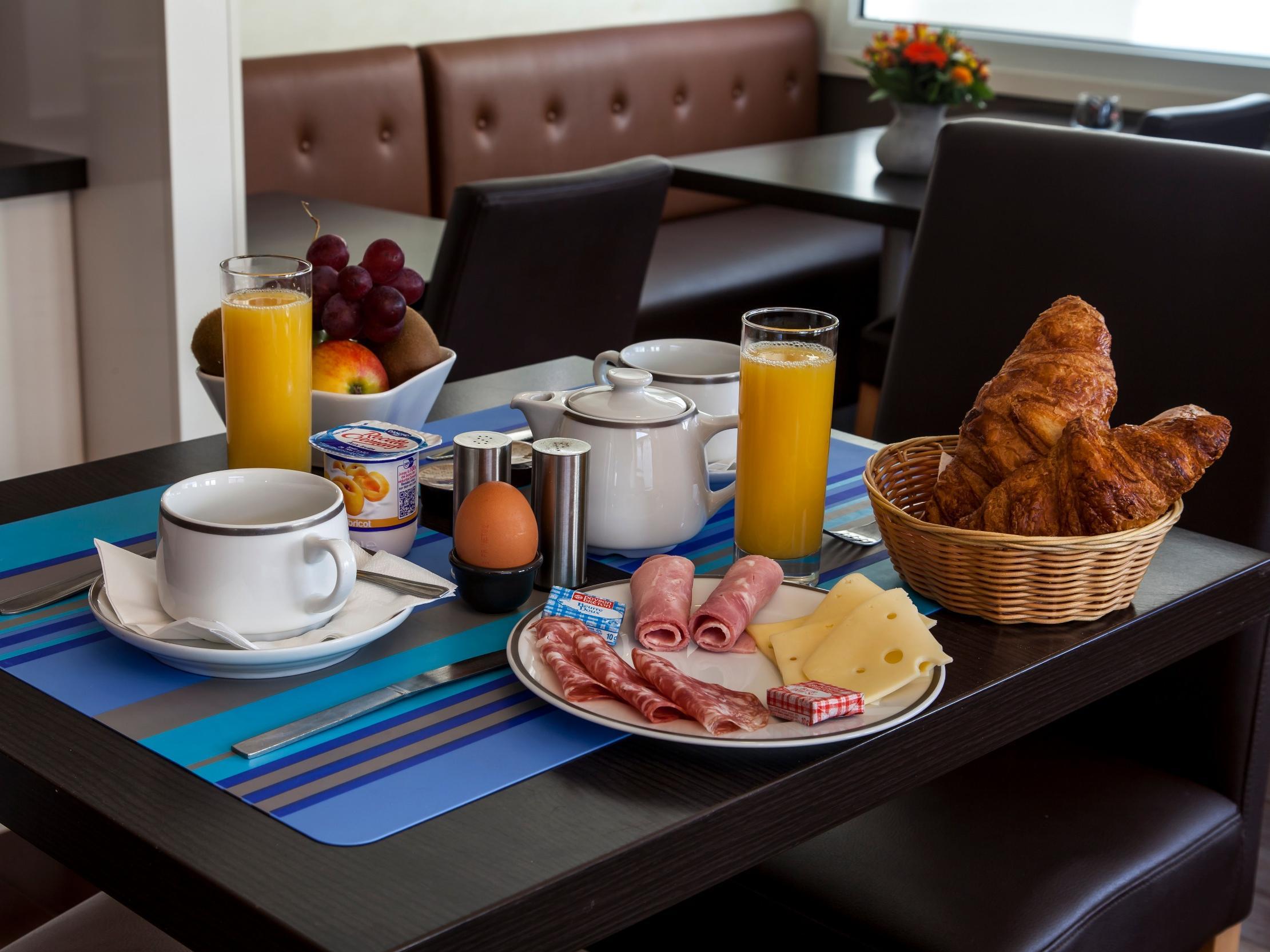 Logis - Le Christina Hotel Bourges Kültér fotó